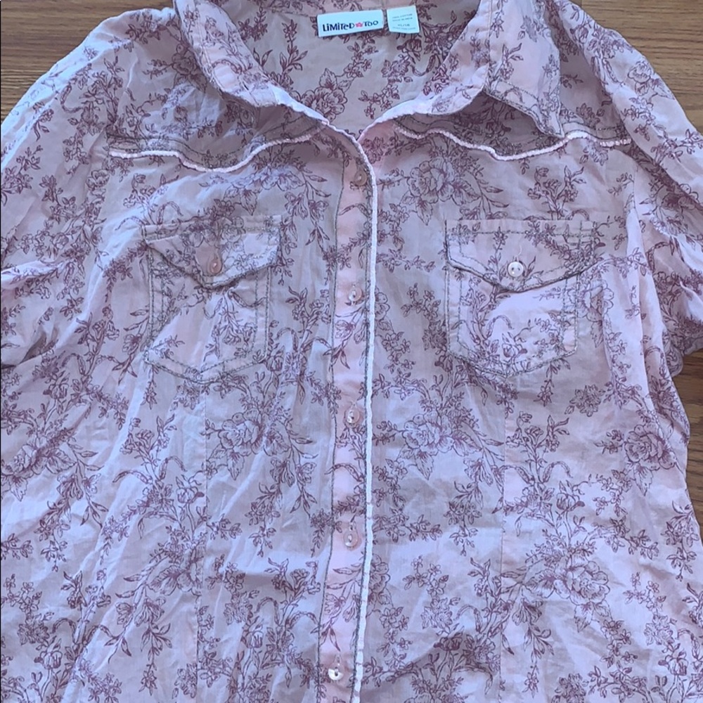Cute pink flowered top - Picture 2 of 3
